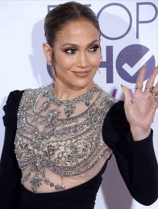 Actress Jennifer Lopez attends the 43rd annual People s Choice Awards at the Microsoft Theater in Los Angeles on January 18, 2017.  LAP20170118104 JIMxRUYMEN