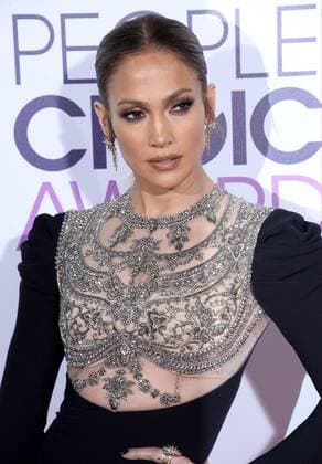 Actress Jennifer Lopez attends the 43rd annual People s Choice Awards at the Microsoft Theater in Los Angeles on January 18, 2017.  LAP20170118100 JIMxRUYMEN
