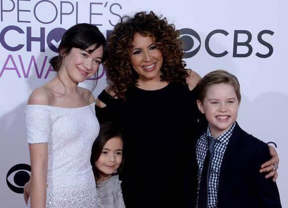 (L-R) Actors Grace Kaufman, Hala Finley, Diana Maria Riva and Matthew McCann attend the 43rd annual People s Choice Awards at the Microsoft Theater in Los Angeles on January 18, 2017.  LAP20170118129 JIMxRUYMEN