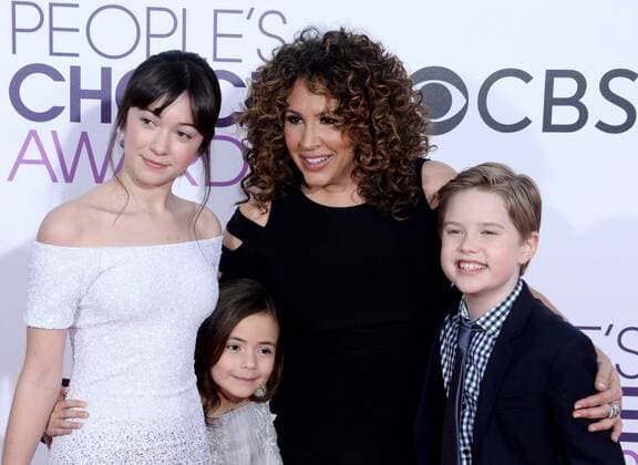 (L-R) Actors Grace Kaufman, Hala Finley, Diana Maria Riva and Matthew McCann attend the 43rd annual People s Choice Awards at the Microsoft Theater in Los Angeles on January 18, 2017.  LAP20170118130 JIMxRUYMEN