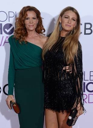 Actresses Robyn Lively (L) and Blake Lively attend the 43rd annual People s Choice Awards at the Microsoft Theater in Los Angeles on January 18, 2017.  LAP201701182274 JIMxRUYMEN