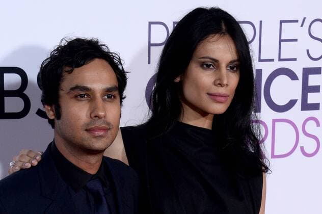 Actor Kunal Nayyar (L) and Neha Kapur attend the 43rd annual People s Choice Awards at the Microsoft Theater in Los Angeles on January 18, 2017.  LAP20170118242 JIMxRUYMEN
