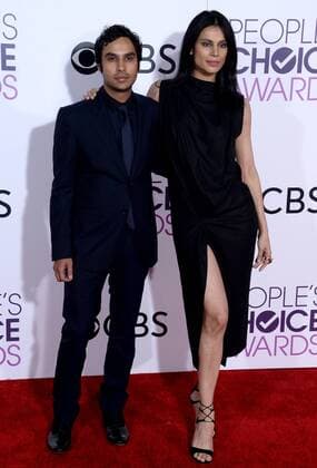Actor Kunal Nayyar (L) and Neha Kapur attend the 43rd annual People s Choice Awards at the Microsoft Theater in Los Angeles on January 18, 2017.  LAP20170118243 JIMxRUYMEN