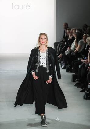 (170119) -- BERLIN, Jan. 18, 2017 -- A model displays a creation of German fashion label Laurel during the Mercedes-Benz Fashion Week Berlin Autumn Winter 2017 in Berlin, capital of Germany, on Jan. 18, 2017. )(swt) GERMANY-BERLIN-FASHION WEEK-LAUREL ShanxYuqi 