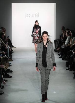 (170119) -- BERLIN, Jan. 18, 2017 -- A model displays a creation of German fashion label Laurel during the Mercedes-Benz Fashion Week Berlin Autumn Winter 2017 in Berlin, capital of Germany, on Jan. 18, 2017. )(swt) GERMANY-BERLIN-FASHION WEEK-LAUREL ShanxYuqi 