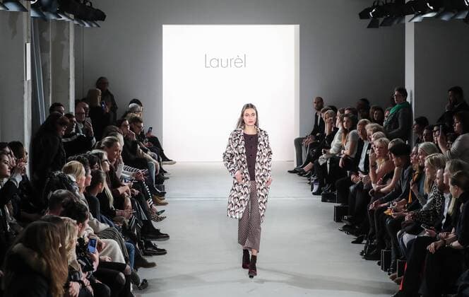 (170119) -- BERLIN, Jan. 18, 2017 -- A model displays a creation of German fashion label Laurel during the Mercedes-Benz Fashion Week Berlin Autumn Winter 2017 in Berlin, capital of Germany, on Jan. 18, 2017. )(swt) GERMANY-BERLIN-FASHION WEEK-LAUREL ShanxYuqi 