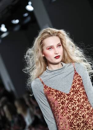 (170119) -- BERLIN, Jan. 18, 2017 -- A model displays a creation of Austrian designer Rebekka Ruetz during the Mercedes-Benz Fashion Week Berlin Autumn Winter 2017 in Berlin, Germany, on Jan. 18, 2017. ) GERMANY-BERLIN-FASHION WEEK-REBEKKA RUETZ ShanxYuqi 