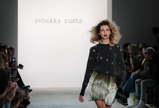 (170119) -- BERLIN, Jan. 18, 2017 -- A model displays a creation of Austrian designer Rebekka Ruetz during the Mercedes-Benz Fashion Week Berlin Autumn Winter 2017 in Berlin, Germany, on Jan. 18, 2017. ) GERMANY-BERLIN-FASHION WEEK-REBEKKA RUETZ ShanxYuqi 