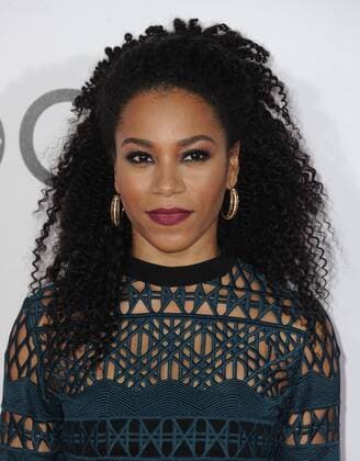 January 18, 2017 - Hollywood, California, U.S. - Kelly McCreary attends The 43rd People s Choice Awards - Arrivals held at the Microsoft Theater L.A. Live in Los Angeles, California on January 18, 2017. 2017 Hollywood U.S. - ZUMAl86_ 20170118_zaf_l86_047