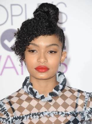 January 18, 2017 - Hollywood, California, U.S. - Yara Shahidi attends The 43rd People s Choice Awards - Arrivals held at the Microsoft Theater L.A. Live in Los Angeles, California on January 18, 2017. 2017 Hollywood U.S. - ZUMAl86_ 20170118_zaf_l86_053