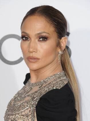 January 18, 2017 - Hollywood, California, U.S. - Jennifer Lopez attends The 43rd People s Choice Awards - Arrivals held at the Microsoft Theater L.A. Live in Los Angeles, California on January 18, 2017. 2017 Hollywood U.S. - ZUMAl86_ 20170118_zaf_l86_109