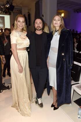 Annika Gassner, Marcel Ostertag und Carolin Niemczyk von Glasperlenspiel bei der Marcel Ostertag Fashion Show auf der Mercedes-Benz Fashion Week Berlin Autumn Winter 2017. Berlin, 18.01.2017 Foto:xF.xKernx xFuturexImage