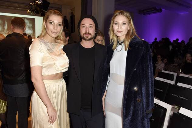 Annika Gassner, Marcel Ostertag und Carolin Niemczyk von Glasperlenspiel bei der Marcel Ostertag Fashion Show auf der Mercedes-Benz Fashion Week Berlin Autumn Winter 2017. Berlin, 18.01.2017 Foto:xF.xKernx xFuturexImage