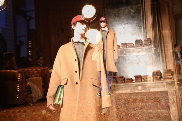 Paris Fashion Week - Valentino Modenschau Valentino - Fashion Week Mode - Valentino Collection - Paris - 18 01 2017 stephanechemin panoramic 