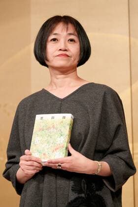The 156th Naoki Prize winner Riku Onda, poses for cameras during the press conference at the Imperial Hotel on January 19, 2017, Tokyo, Japan. Yamashita Sumito was a joint winner of the 156th Akutagawa Prize for his book Shinsekai. Riku Onda received the 156th Naoki Prize for her book Honey Bee and Distant Thunder. Both literary prizes were established in 1935 and are awarded twice a year.  (gxta_156akutagawaandnaokiawards018)