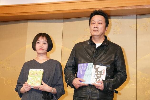 (L to R) The 156th Naoki Prize winner Riku Onda and 156th Akutagawa Prize winner Yamashita Sumito, pose for the cameras during the press conference at the Imperial Hotel on January 19, 2017, Tokyo, Japan. Yamashita Sumito was a joint winner of the 156th Akutagawa Prize for his book Shinsekai. Riku Onda received the 156th Naoki Prize for her book Honey Bee and Distant Thunder. Both literary prizes were established in 1935 and are awarded twice a year.  (gxta_156akutagawaandnaokiawards027)