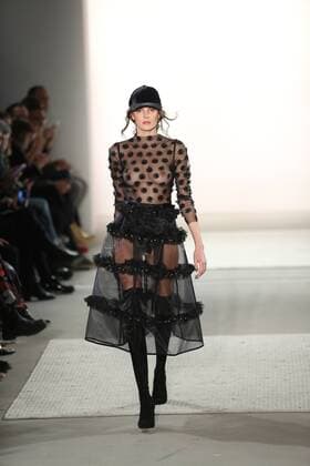 Bilder des Tages Germany: Steinrohner at the Mercedes-Benz Fashion Week Steinrohner showcases its latest Autumn Winter 2017 Collections in the Kaufhaus Jandorf in the Brunnenstrasse in Berlin-Mitte during the Mercedes-Benz Fashion Week Berlin Autumn Winter 2017 Collections. The photo shows models with the Steinrohner collection on the catwalk.  SimonexKuhlmey