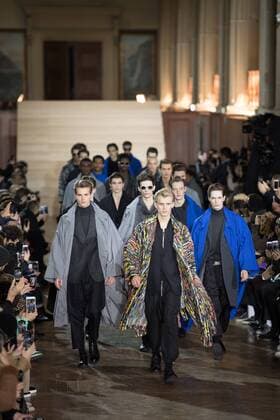 (170119) -- PARIS, Jan. 19, 2017 -- Models present creations by Issey Miyake during the Men s Fashion Week for the Fall Winter 2017 2018 collection in Paris, France on Jan. 19, 2017. )(zhf) FRANCE-PARIS-FASHION WEEK-MEN-ISSEY MIYAKE ChenxYichen 