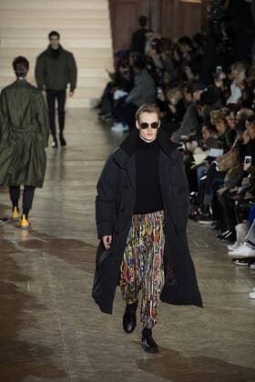 (170119) -- PARIS, Jan. 19, 2017 -- Models present creations by Issey Miyake during the Men s Fashion Week for the Fall Winter 2017 2018 collection in Paris, France on Jan. 19, 2017. )(zhf) FRANCE-PARIS-FASHION WEEK-MEN-ISSEY MIYAKE ChenxYichen 