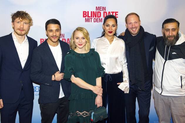 Jacob Matschenz, Kostja Ullmann, Anna Maria Mühe, Nilam Farooq, Johann von Bülow und Kida Ramadan bei der Premiere des Kinofilms Mein Blind Date mit dem Leben im Kino in der Kulturbrauerei. Berlin, 18.01.2017 Foto:xC.xBehringx xFuturexImage