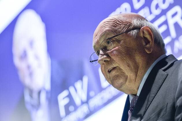 January 18, 2017 - Dublin, Ireland - Nobel Peace Prize winner and former South African President, FW de Klerk, addresses the Trinity College Law Society after he was presented with the Praeses Elit Award as a recognition of his key role in ending apartheid and his outstanding contribution to reconciliation in South Africa..On Wednesday, 18 January 2017, in Dublin, Ireland. Dublin Ireland  - ZUMAn230 20170118_zaa_n230_320