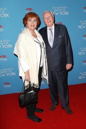 Heidrun von Goessel und ihr Ehemann Gerd Jacobs bei der Premiere zum Musical Ich war noch niemals in New York am 19.01.2017 in Hamburg Ich war noch niemals in New York Musicalpremiere in Hamburg, 2017 