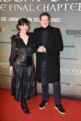 Milla Jovovich und ihr Ehemann Paul W. S. Anderson bei der Resident Evil: The Final Chapter Film Premiere am 19.01.2017 in Berlin Resident Evil: The Final Chapter Filmpremiere in Berlin, 2017 