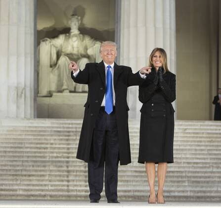 Amtseinführung von Donald Trump: Willkommenskonzert am Lincoln Memorial President-elect of The United States Donald J. Trump and wife Melania arrive at the Make America Great Again Welcome Celebration concert at the Lincoln Memorial in Washington, DC, January 19, 2017. The inauguration is January 20. Pool  WAX20170119232 CHRISxKLEPONIS