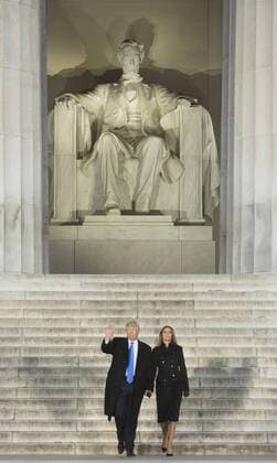 Amtseinführung von Donald Trump: Willkommenskonzert am Lincoln Memorial President-elect of The United States Donald J. Trump and wife Melania arrive at the Make America Great Again Welcome Celebration concert at the Lincoln Memorial in Washington, DC, January 19, 2017. The inauguration is January 20. Pool  WAX20170119241 CHRISxKLEPONIS