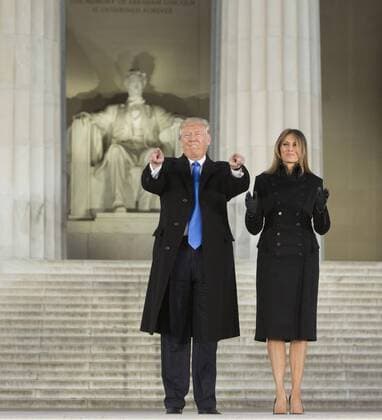 Amtseinführung von Donald Trump: Willkommenskonzert am Lincoln Memorial President-elect of The United States Donald J. Trump and wife Melania arrive at the Make America Great Again Welcome Celebration concert at the Lincoln Memorial in Washington, DC, January 19, 2017. The inauguration is January 20. Pool  WAX2017011924350 CHRISxKLEPONIS