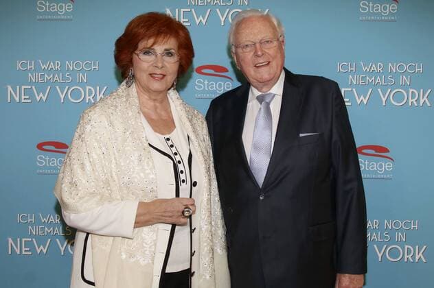 Heidrun von Goessel mit Begleitung bei der Premiere der Wiederaufnahme des Musicals Ich war noch niemals in New York im Stage Theater. Hamburg, 19.01.2017 Foto:xgbrcix xFuturexImage