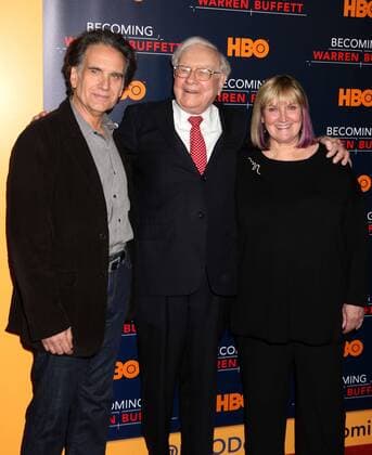 January 19, 2017 - New York, New York, U.S. - Businessman WARREN BUFFETT with his children PETER BUFFETT and SUSIE BUFFETT at the world premiere of the HBO film Becoming Warren Buffett held at the Museum of Modern Art. New York U.S. - ZUMAk03_ 20170119_zaf_k03_022