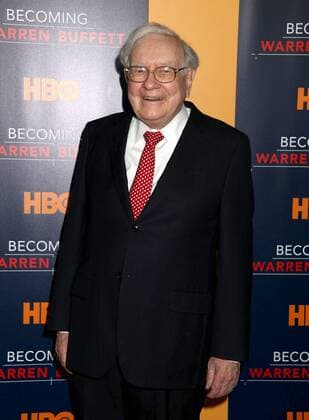 January 19, 2017 - New York, New York, U.S. - Businessman WARREN BUFFETT attends the world premiere of the HBO film Becoming Warren Buffett held at the Museum of Modern Art. New York U.S. - ZUMAk03_ 20170119_zaf_k03_054