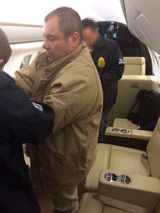 Mexiko liefert Joaquin El Chapo Guzman an die USA aus January 19, 2017 - Ciudad Juarez, Chihuahua, MEXICO - Joaquin Guzman Loera, the drug lord and chieftain of the Sinaloa cartel known as El Chapo, was extradited to the United States on Thursday January 19, 2017 and flown from a jail in Ciudad Juarez, Mexico to Long Island MacArthur Airport in Islip, New York to face numerous charges. PGR PRENSA INTERNATIONAL Ciudad Juarez MEXICO - ZUMAp124 20170119_zaa_p124_002