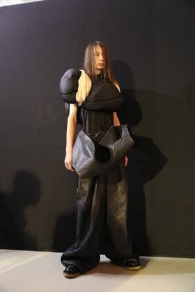 Paris Fashion Week - Rick Owens Modenschau defile mode masculine rick owens CELEBRITES : Fashion Week Mode Masculine - Rick Owens Collection Automne Hiver - Paris - 19 01 2017 stephanechemin panoramic 