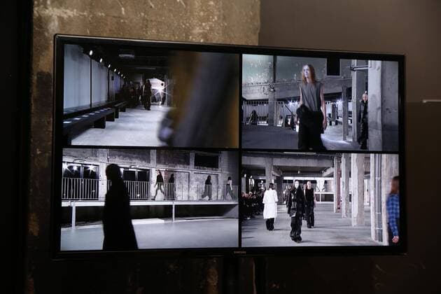 Paris Fashion Week - Rick Owens Modenschau defile mode masculine rick owens CELEBRITES : Fashion Week Mode Masculine - Rick Owens Collection Automne Hiver - Paris - 19 01 2017 stephanechemin panoramic 