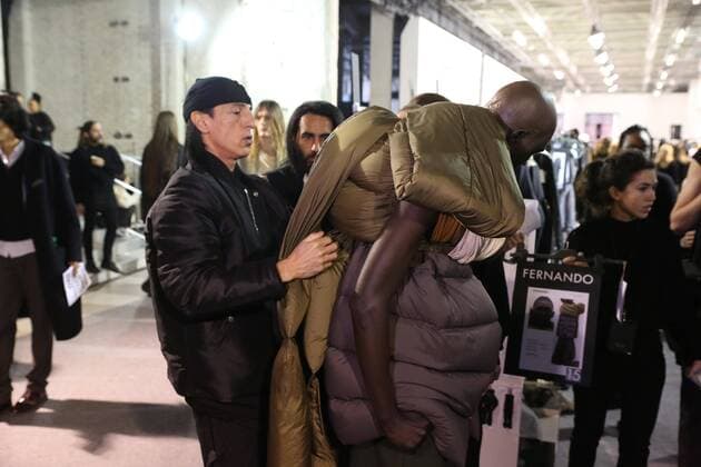 Paris Fashion Week - Rick Owens Modenschau defile mode masculine - rick owens fashion designer CELEBRITES : Fashion Week Mode Masculine - Rick Owens Collection Automne Hiver - Paris - 19 01 2017 stephanechemin panoramic 