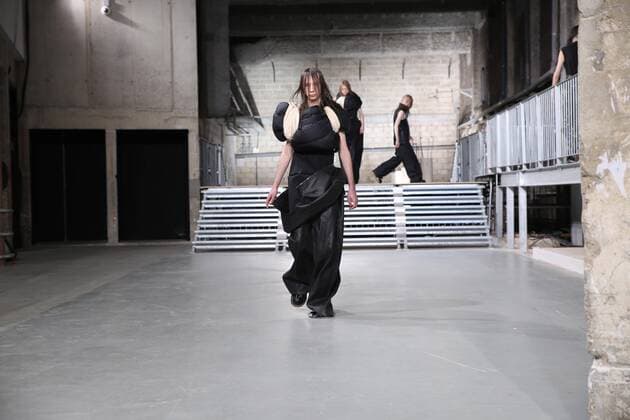 Paris Fashion Week - Rick Owens Modenschau defile mode masculine rick owens CELEBRITES : Fashion Week Mode Masculine - Rick Owens Collection Automne Hiver - Paris - 19 01 2017 stephanechemin panoramic 