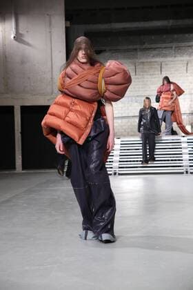 Paris Fashion Week - Rick Owens Modenschau defile mode masculine rick owens CELEBRITES : Fashion Week Mode Masculine - Rick Owens Collection Automne Hiver - Paris - 19 01 2017 stephanechemin panoramic 