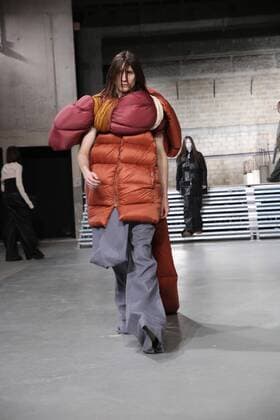 Paris Fashion Week - Rick Owens Modenschau defile mode masculine rick owens CELEBRITES : Fashion Week Mode Masculine - Rick Owens Collection Automne Hiver - Paris - 19 01 2017 stephanechemin panoramic 