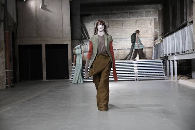 Paris Fashion Week - Rick Owens Modenschau defile mode masculine rick owens CELEBRITES : Fashion Week Mode Masculine - Rick Owens Collection Automne Hiver - Paris - 19 01 2017 stephanechemin panoramic 