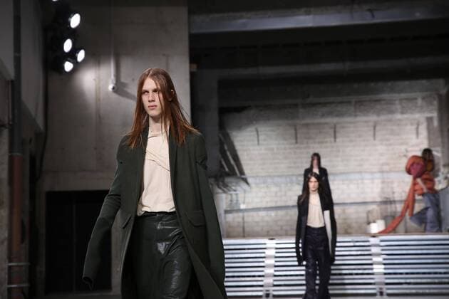 Paris Fashion Week - Rick Owens Modenschau defile mode masculine rick owens CELEBRITES : Fashion Week Mode Masculine - Rick Owens Collection Automne Hiver - Paris - 19 01 2017 stephanechemin panoramic 
