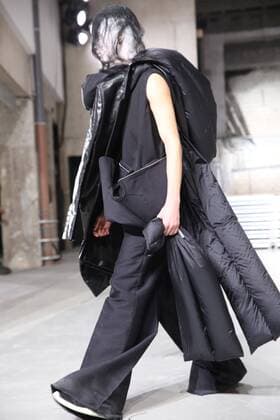 Paris Fashion Week - Rick Owens Modenschau defile mode masculine rick owens CELEBRITES : Fashion Week Mode Masculine - Rick Owens Collection Automne Hiver - Paris - 19 01 2017 stephanechemin panoramic 