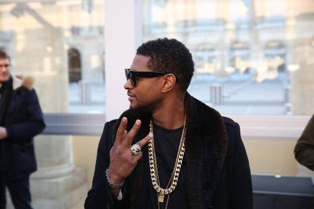 Paris Fashion Week - Promis bei Louis Vuitton Modenschau defile mode masculine Louis vuitton Usher CELEBRITES : Fashion Week Mode Masculine - Louis Vuitton Collection Automne Hiver - Paris - 19 01 2017 stephanechemin panoramic 