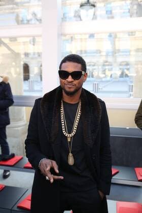 Paris Fashion Week - Promis bei Louis Vuitton Modenschau defile mode masculine Louis vuitton Usher CELEBRITES : Fashion Week Mode Masculine - Louis Vuitton Collection Automne Hiver - Paris - 19 01 2017 stephanechemin panoramic 