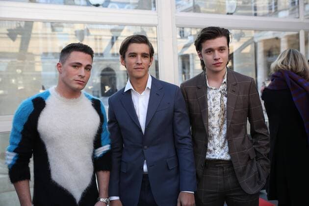 Paris Fashion Week - Promis bei Louis Vuitton Modenschau defile mode masculine Louis vuitton Colton Haynes - Brenton Thwaites - nick robinson CELEBRITES : Fashion Week Mode Masculine - Louis Vuitton Collection Automne Hiver - Paris - 19 01 2017 stephanechemin panoramic 