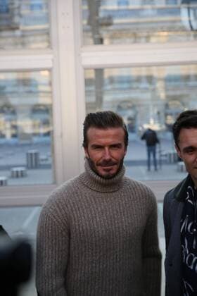 Paris Fashion Week - Promis bei Louis Vuitton Modenschau defile mode masculine Louis vuitton david beckham CELEBRITES : Fashion Week Mode Masculine - Louis Vuitton Collection Automne Hiver - Paris - 19 01 2017 stephanechemin panoramic 