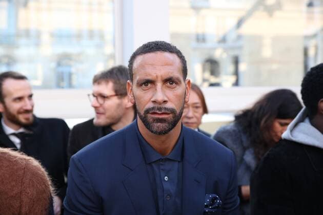 Paris Fashion Week - Promis bei Louis Vuitton Modenschau defile mode masculine Louis vuitton Rio Ferdinand CELEBRITES : Fashion Week Mode Masculine - Louis Vuitton Collection Automne Hiver - Paris - 19 01 2017 stephanechemin panoramic 