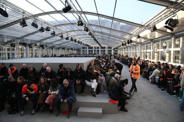 Paris Fashion Week - Louis Vuitton Modenschau defile mode masculine Louis vuitton CELEBRITES : Fashion Week Mode Masculine - Louis Vuitton Collection Automne Hiver - Paris - 19 01 2017 stephanechemin panoramic 