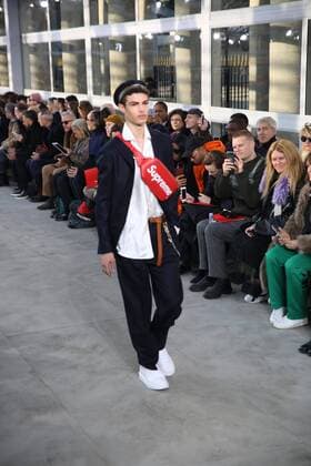 Paris Fashion Week - Louis Vuitton Modenschau defile mode masculine Louis vuitton CELEBRITES : Fashion Week Mode Masculine - Louis Vuitton Collection Automne Hiver - Paris - 19 01 2017 stephanechemin panoramic 